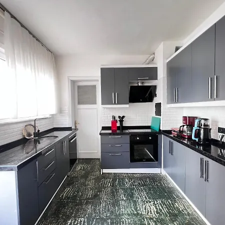Renovated 5br With Sea View Daire *
