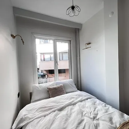 Renovated 5br With Sea View Apartament