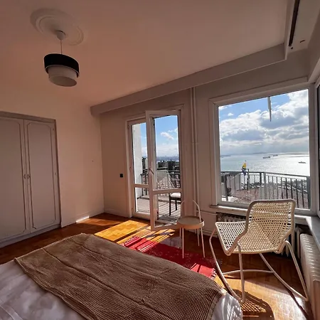 Renovated 5br With Sea View شقة *