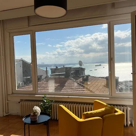 Renovated 5br With Sea View 伊斯坦布尔