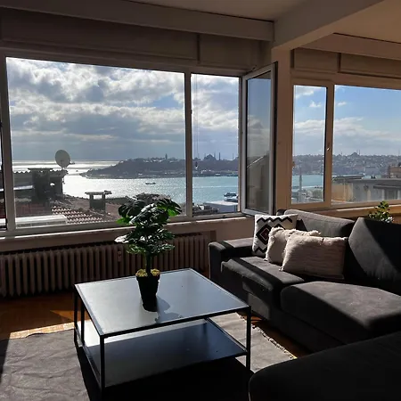 Renovated 5br With Sea View 公寓 伊斯坦布尔