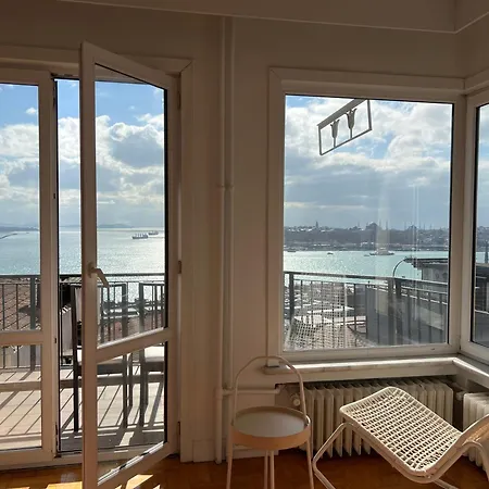Renovated 5br With Sea View * 伊斯坦布尔